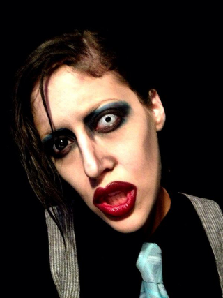 Illustration for article titled Self-Taught Make-up Artist Transforms Herself Into Iconic Characters